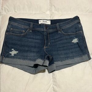 NWOT Hollister Dark Wash Low-Rise Shortie Shorts